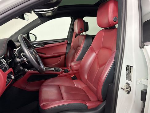 Certified 2023 Porsche Macan Turbo AWD/4WD image 5