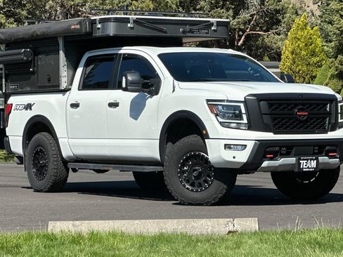 Used 2021 Nissan Titan PRO-4X w/ Pro-4x Convenience Package AWD/4WD image 2