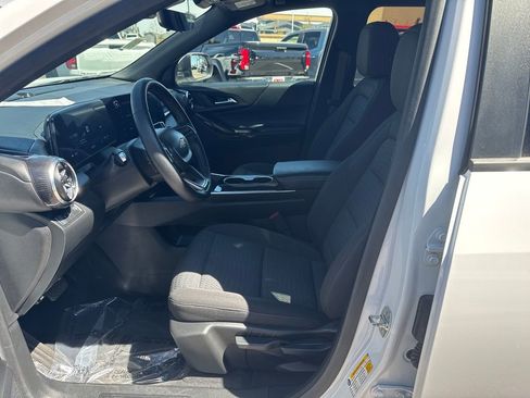 Used 2025 Chevrolet Equinox LT w/ Safety and Technology Package FWD image 9