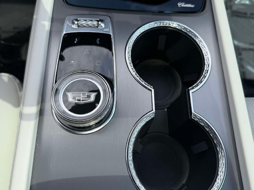 Certified 2026 Cadillac Vistiq Luxury AWD/4WD image 24