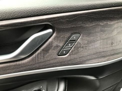 Used 2023 Jeep Grand Cherokee Limited image 5