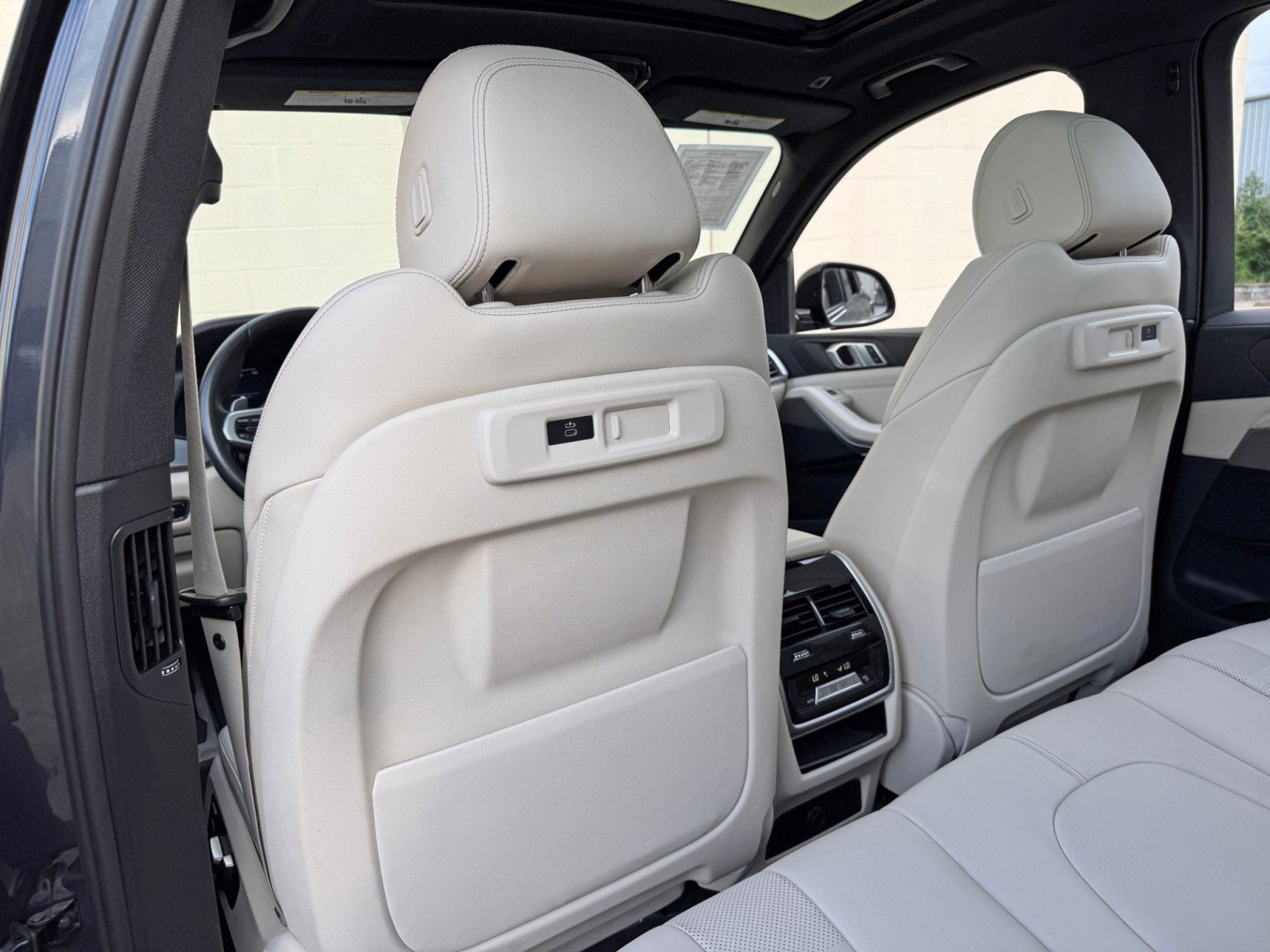 Used 2021 BMW X5 sDrive40i w/ M Sport Package RWD image 37