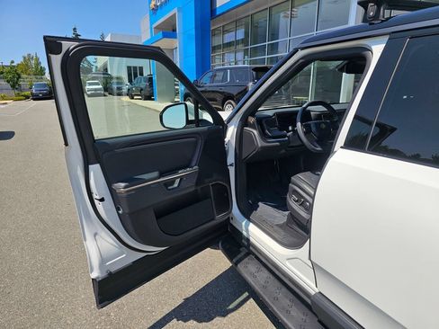 Used 2025 Rivian R1S Adventure AWD/4WD image 21
