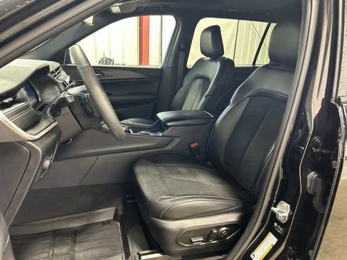 Used 2024 Jeep Grand Cherokee L Altitude AWD/4WD image 12