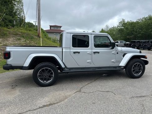 Used 2023 Jeep Gladiator Overland image 10