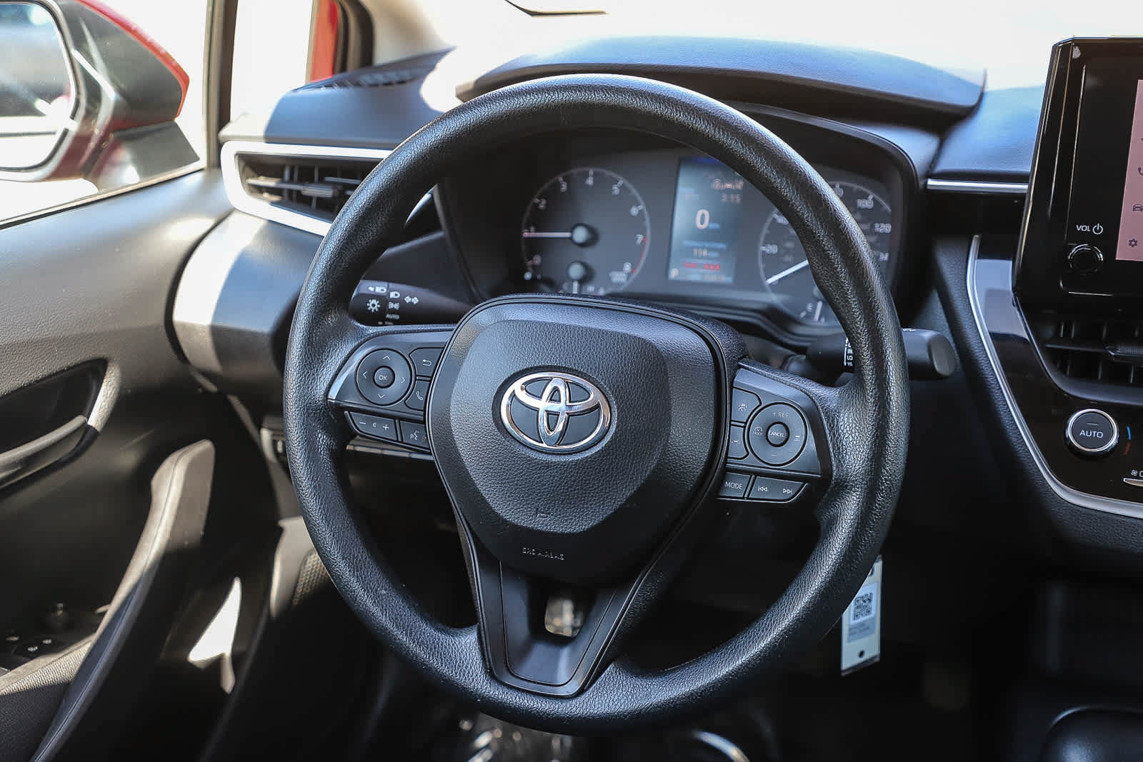 Used 2024 Toyota Corolla LE FWD image 15