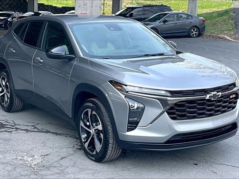 Used 2024 Chevrolet Trax RS image 18