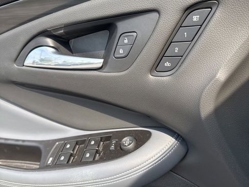 Used 2019 Buick Envision Essence FWD image 5