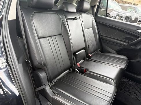 Used 2022 Volkswagen Tiguan SE w/ Panoramic Sunroof Package FWD image 28