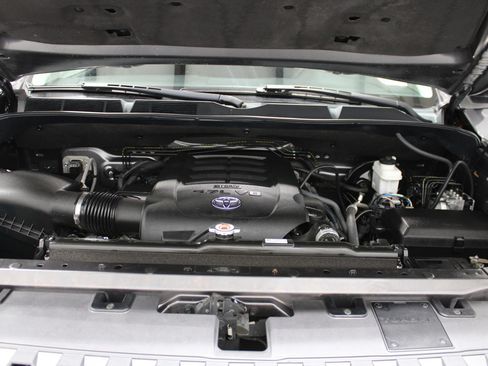 Used 2018 Toyota Tundra SR5 w/ SR5 Upgrade Package AWD/4WD image 10