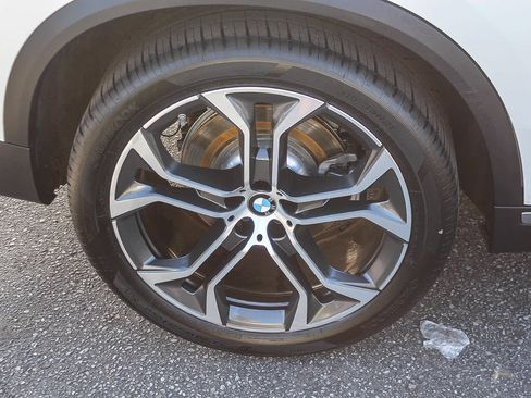 Used 2024 BMW X5 xDrive40i w/ Premium Package AWD/4WD image 8