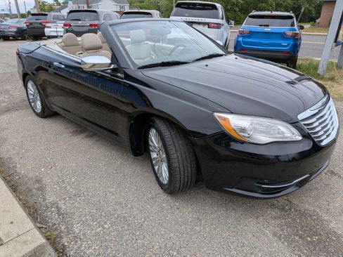Used 2011 Chrysler 200 Limited FWD image 7