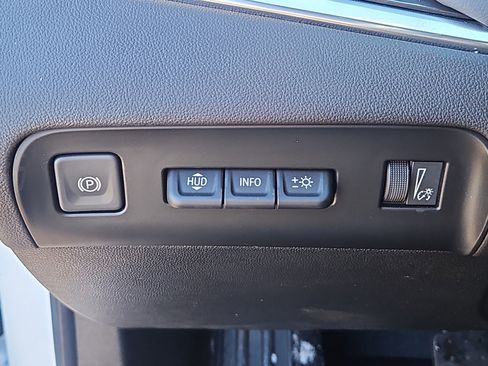 Used 2022 Buick Enclave Premium w/ Experience Buick Package image 11