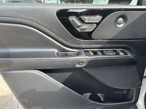 Used 2020 Lincoln Aviator Reserve w/ Elements Package Plus image 11