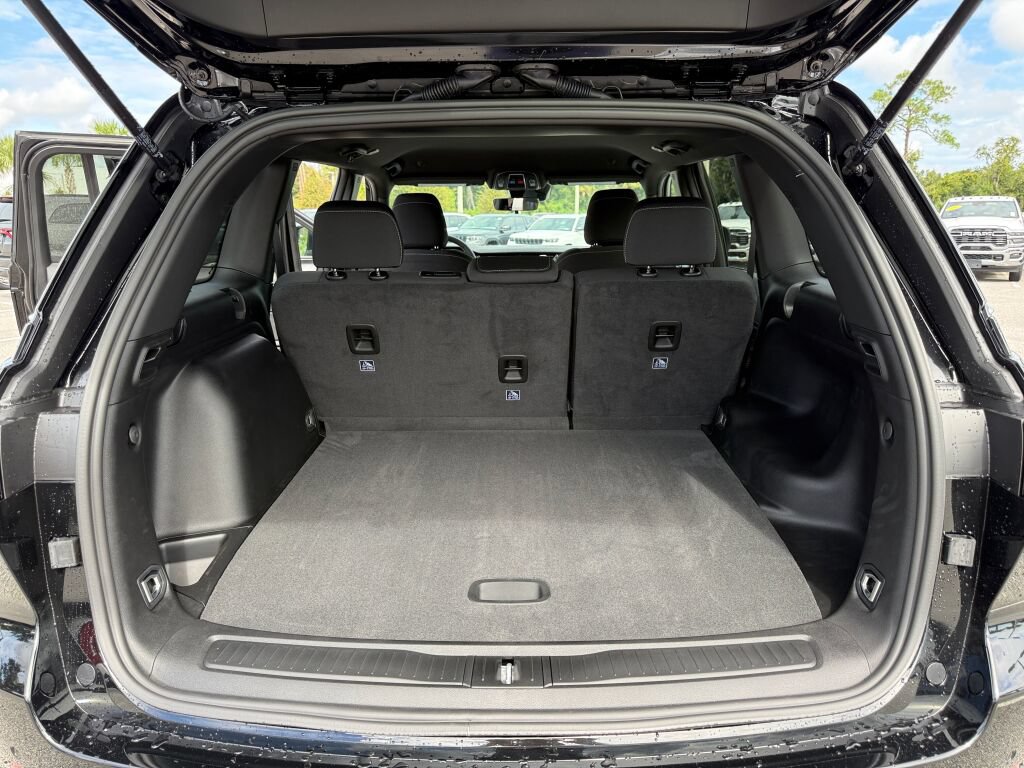 New 2027 Jeep Grand Cherokee Laredo AWD/4WD image 32