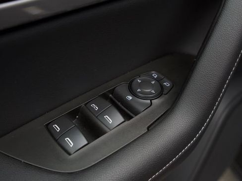 Used 2025 Chevrolet Blazer LT FWD image 13