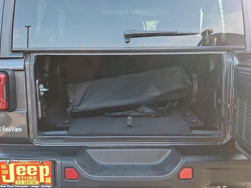 Certified 2021 Jeep Wrangler Unlimited Rubicon w/ Xtreme Recon 35" Tire Package AWD/4WD image 29