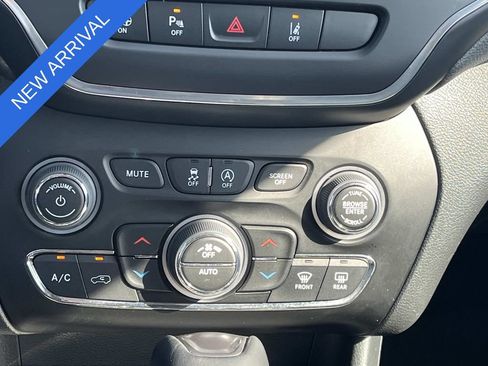 Used 2023 Jeep Cherokee Altitude Lux w/ Lux Elite Package AWD/4WD image 15