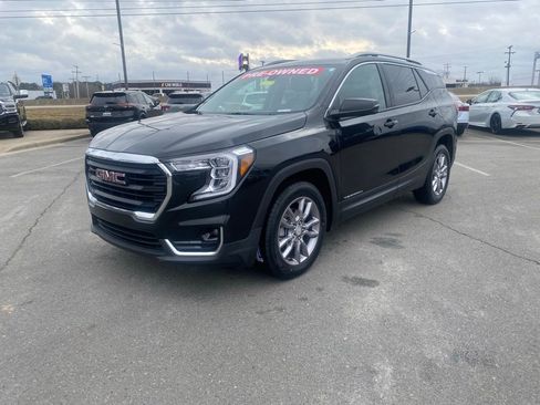 Used 2024 GMC Terrain SLT image 3