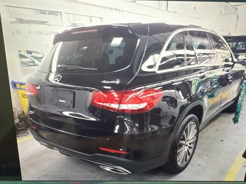 Used 2018 Mercedes-Benz GLC 300 4MATIC image 3
