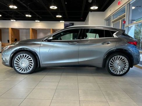 Used 2018 INFINITI QX30 Premium w/ Technology Package image 7