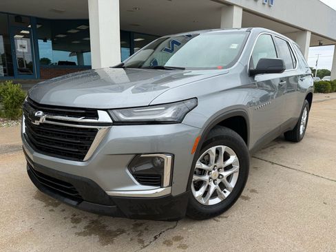 Used 2023 Chevrolet Traverse LS AWD/4WD image 2