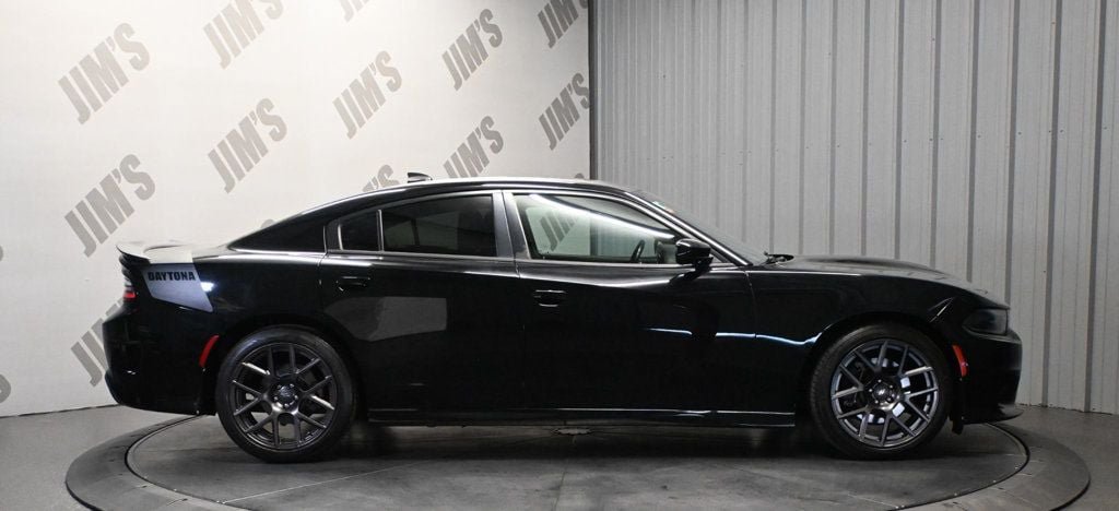 Used 2018 Dodge Charger R/T RWD image 4