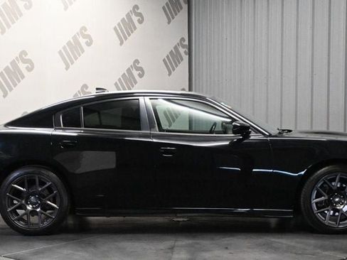 Used 2018 Dodge Charger R/T RWD image 4