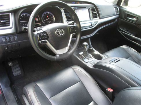 Used 2019 Toyota Highlander XLE image 13