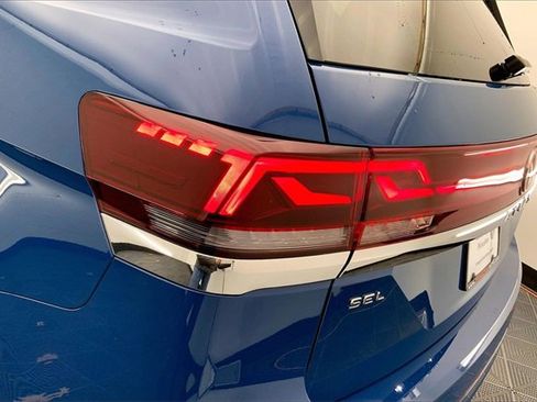 Used 2025 Volkswagen Atlas SEL Premium R-Line image 30