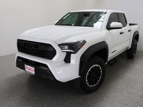 Used 2026 Toyota Tacoma TRD Off-Road AWD/4WD image 2