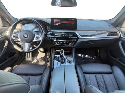 Used 2022 BMW 530i w/ M Sport Package image 10