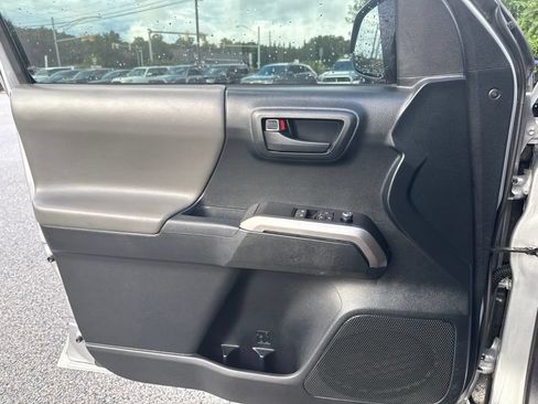 Used 2017 Toyota Tacoma SR5 w/ Tow Package AWD/4WD image 16