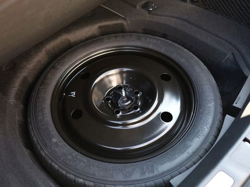 Used 2019 Lincoln Continental Select w/ Continental Climate Package image 40