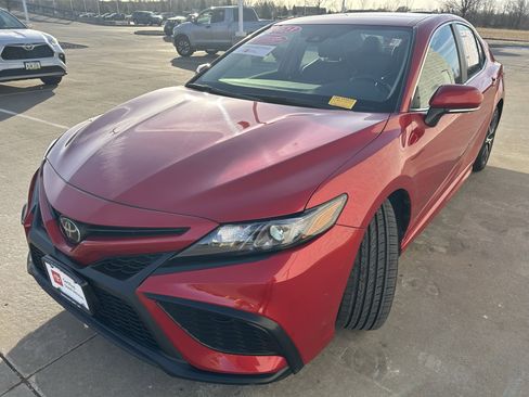 Certified 2023 Toyota Camry SE image 3