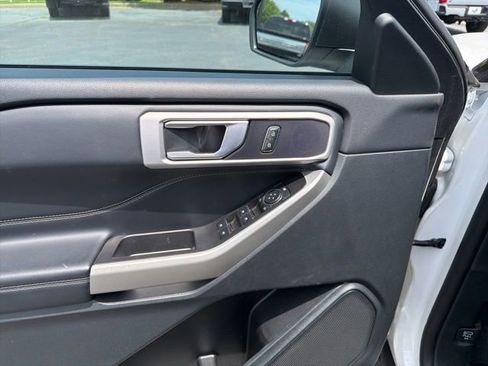 Used 2023 Ford Explorer XLT RWD image 5
