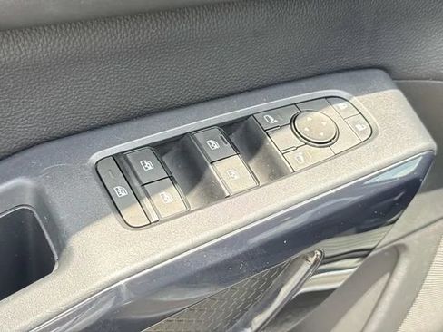 Used 2025 Nissan Pathfinder SV AWD/4WD image 33