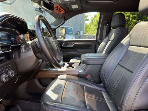 Used 2025 Chevrolet Silverado 3500 High Country w/ Technology Package AWD/4WD image 16