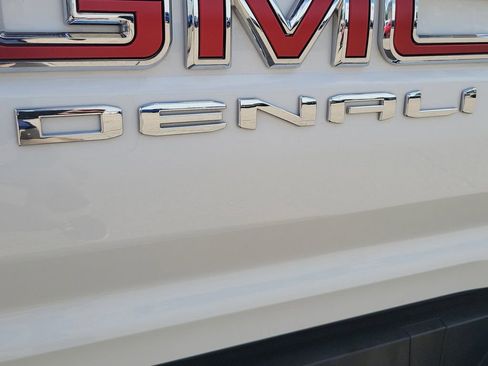 Used 2024 GMC Canyon Denali AWD/4WD image 7