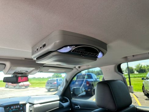 Used 2017 GMC Yukon SLT AWD/4WD image 14