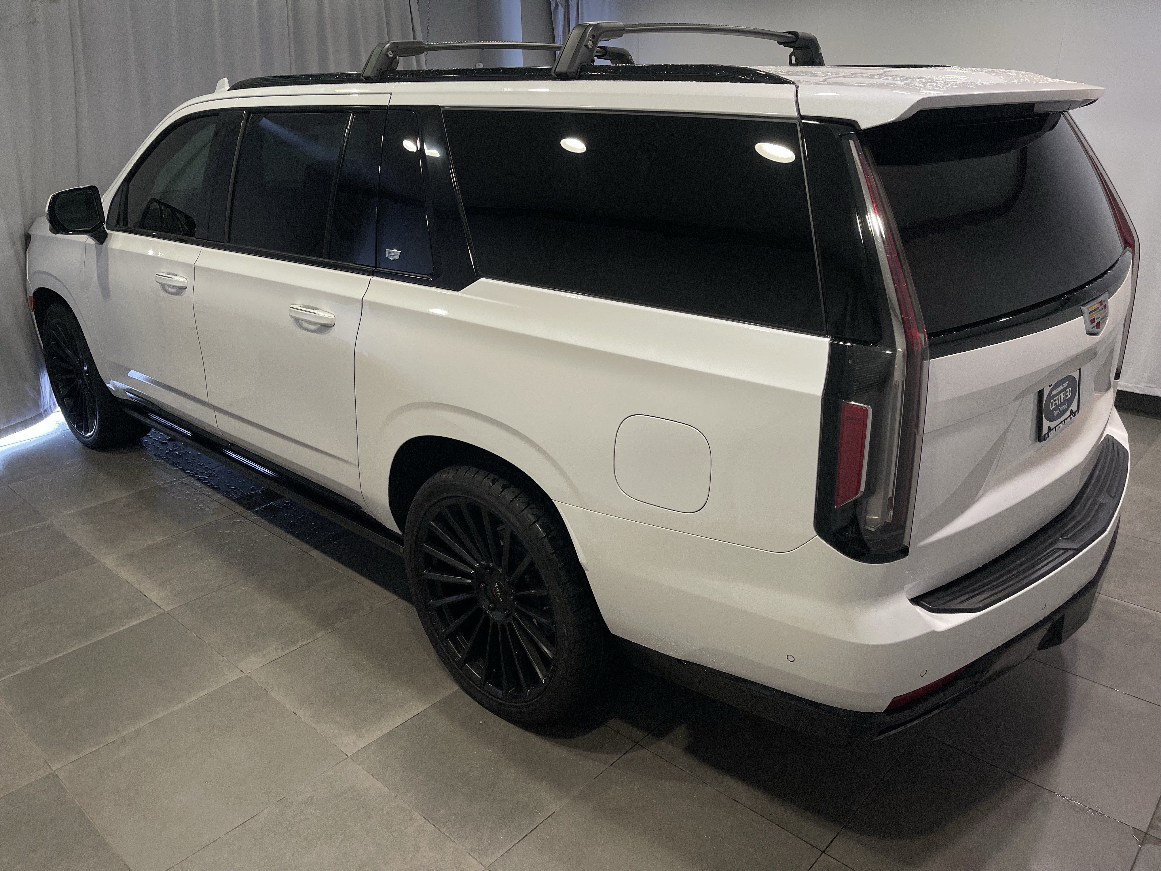 Used 2023 Cadillac Escalade ESV Sport Platinum AWD/4WD image 4