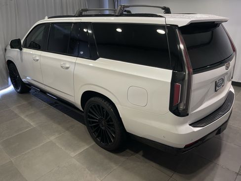 Used 2023 Cadillac Escalade ESV Sport Platinum AWD/4WD image 4