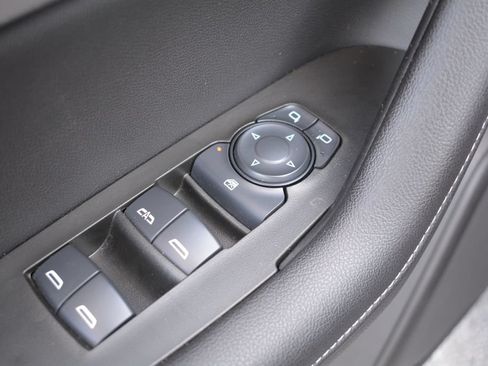 Used 2025 Chevrolet Blazer LT FWD image 8