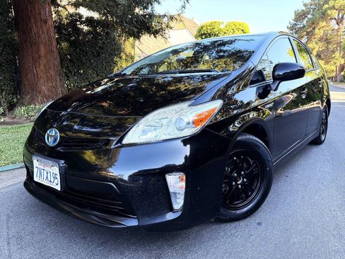 Used 2015 Toyota Prius Two w/ Preferred Accessory Package FWD image 1