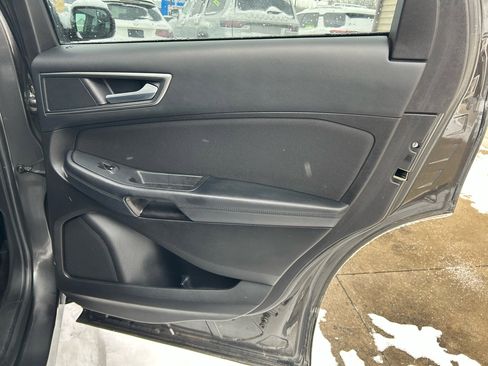 Used 2017 Ford Edge SE image 15