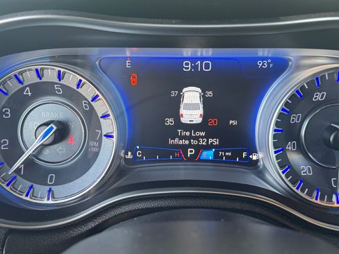 Used 2018 Chrysler 300 Touring w/ Sport Appearance Package RWD image 14