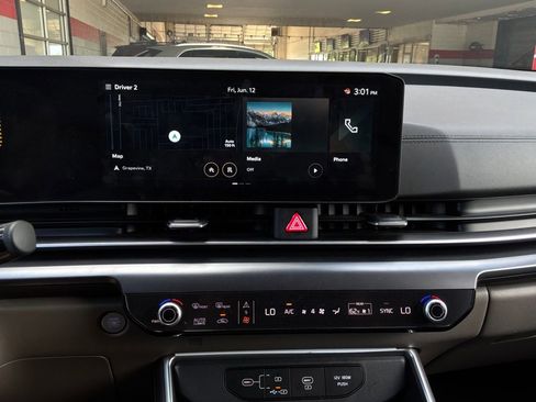 Used 2026 Kia Carnival FWD image 29