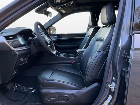 New 2025 Jeep Grand Cherokee Limited AWD/4WD image 9