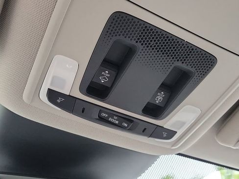 Used 2024 Honda Pilot Touring image 29
