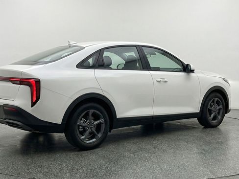 Used 2025 Kia K4 LXS image 9